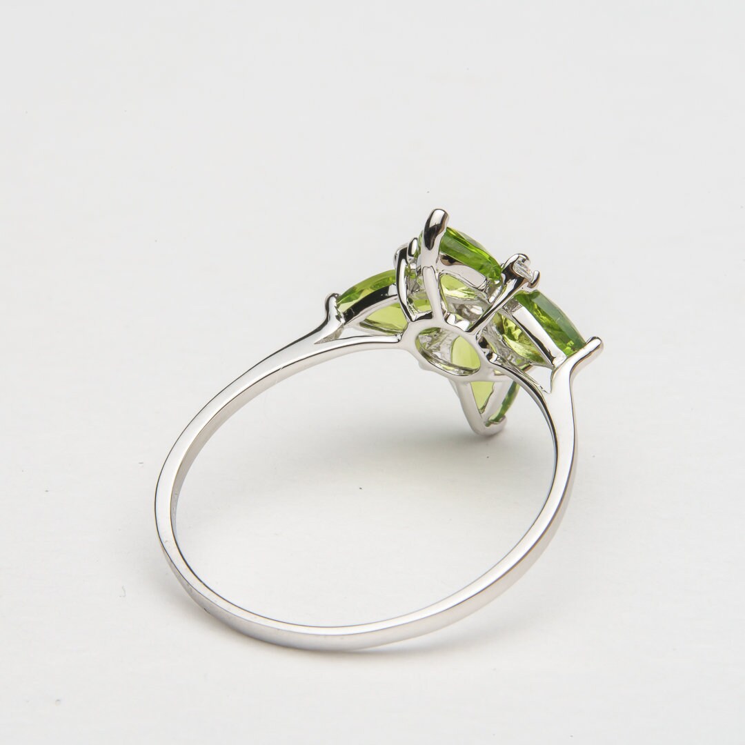 Apple Green Cubic Zircon ring 925 sterling silver rhodium plated size 6 & 7.5 us