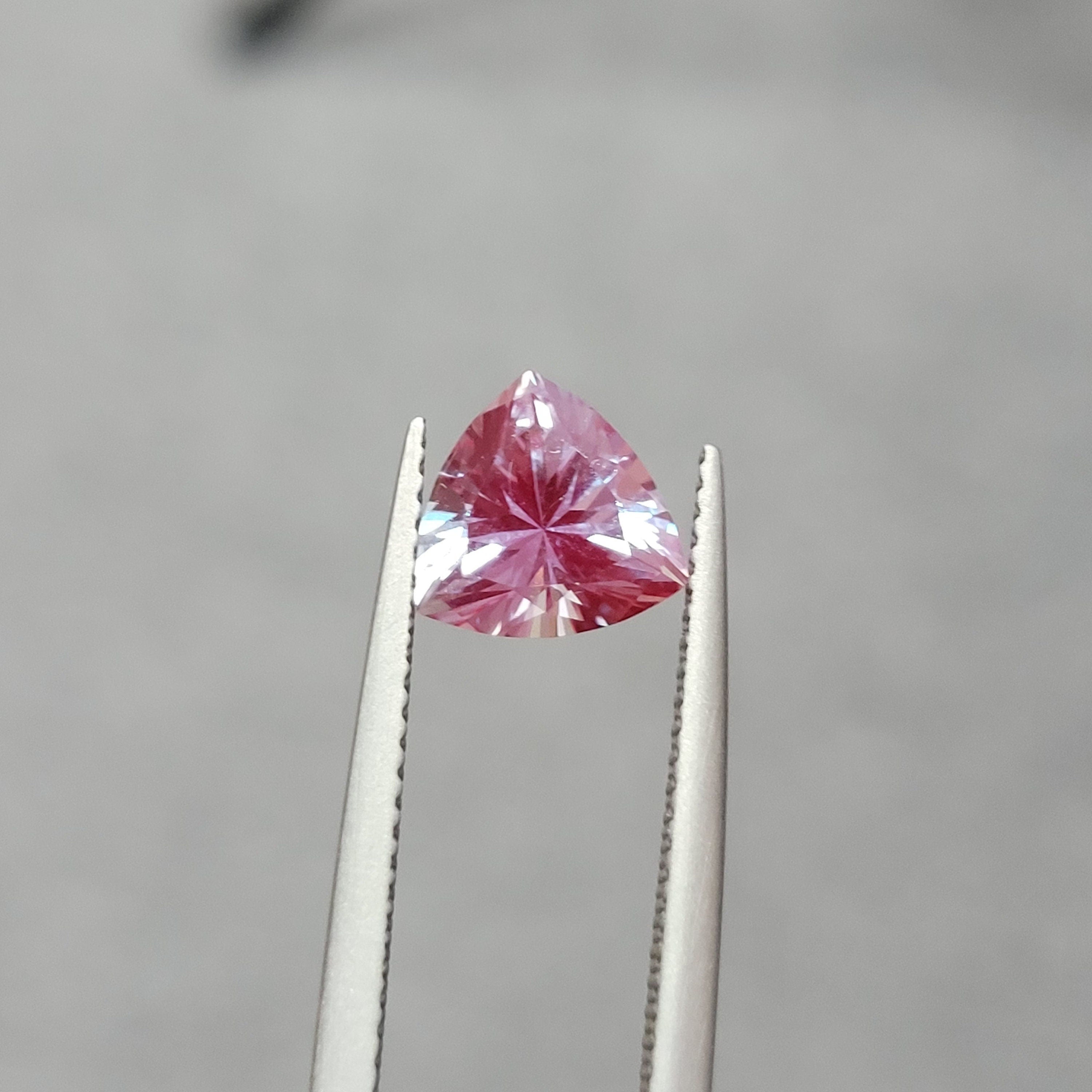 8mm 1.8ct loose alexandrite lab grown trillion cut loop clean gemstone