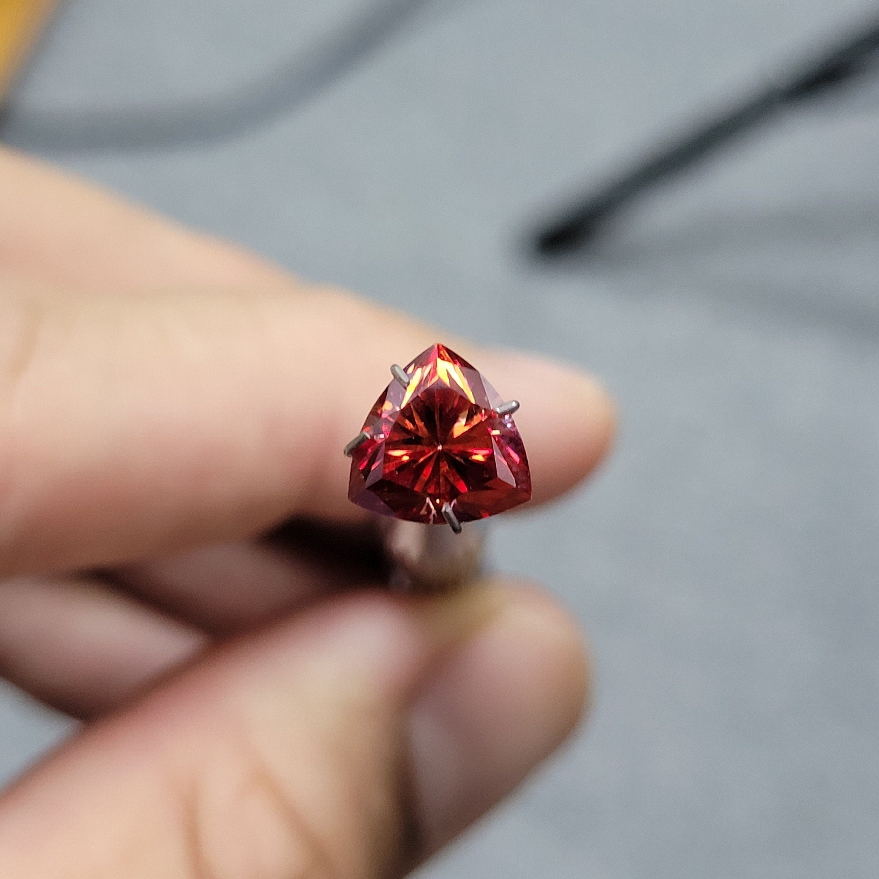 moissanite 8mm 2ct certified vvs1 pigeon blood red trillion cut gra gemstone