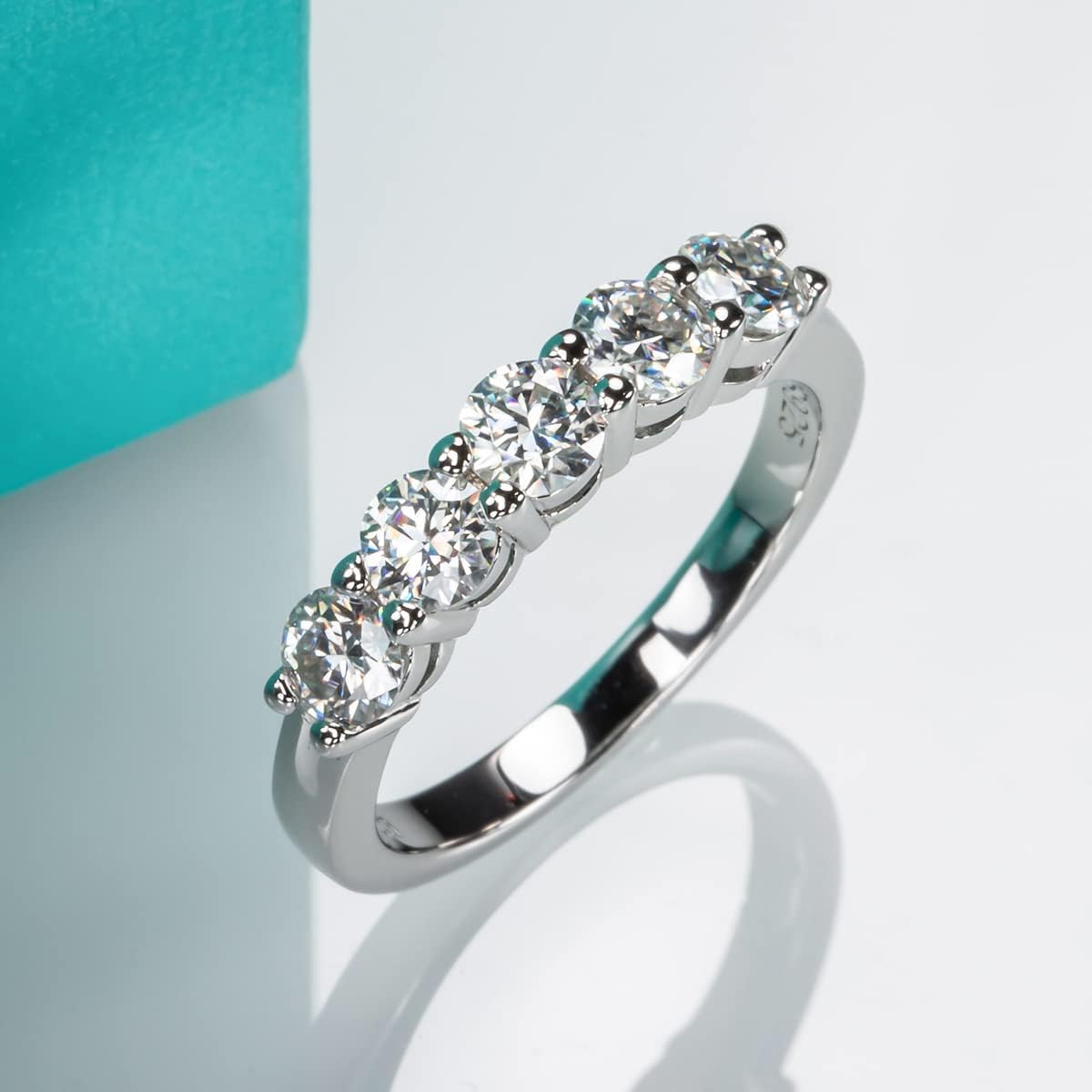 5 Stone Round-Cut Moissanite Diamond