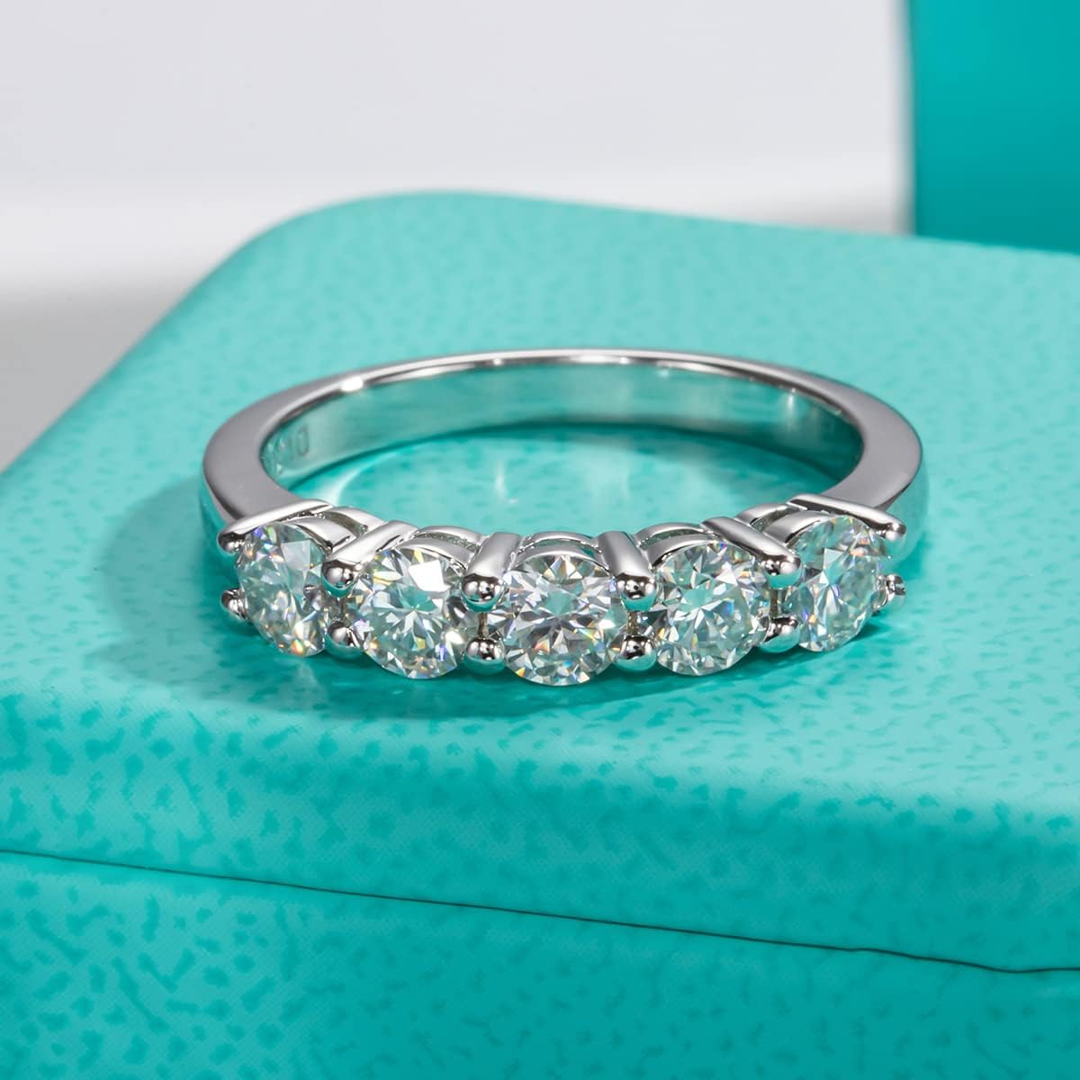 5 Stone Round-Cut Moissanite Diamond
