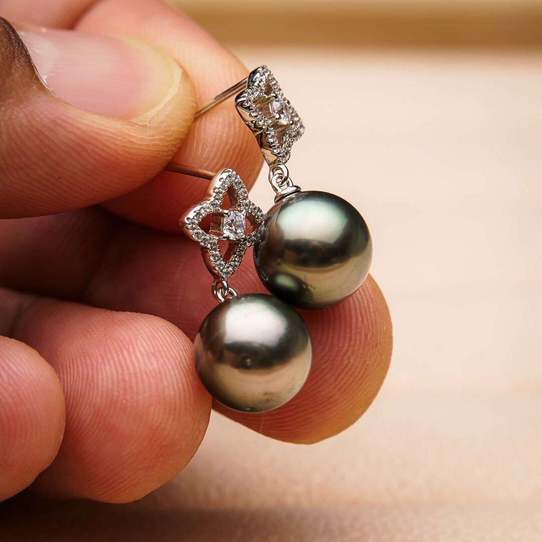 10mm gray genuine cultured tahitian pearl stud earrings