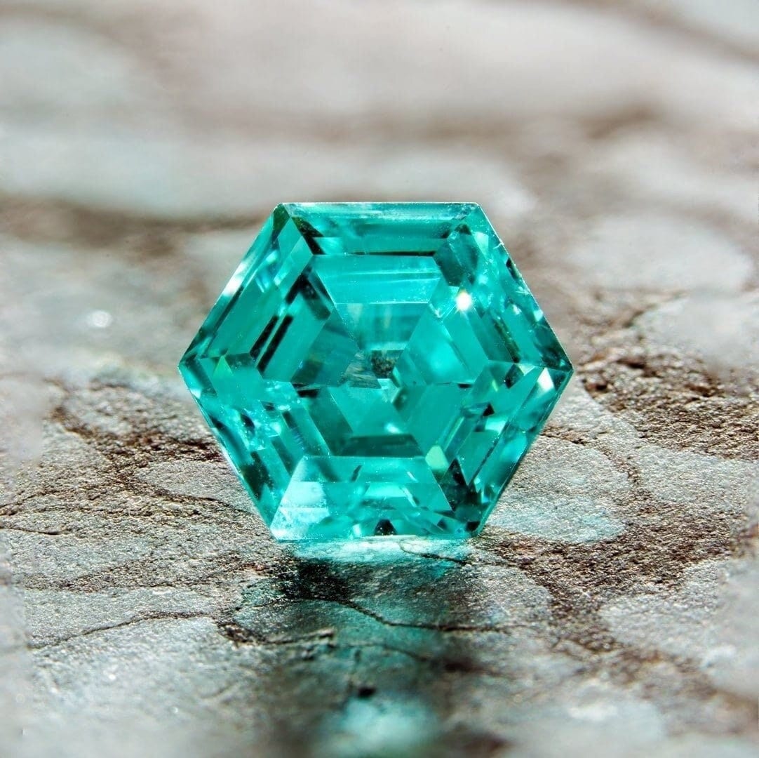 paraiba Vibrant 2.65ct hexagon cut lab-grown tourmaline - stunning 7mm loose gemstone