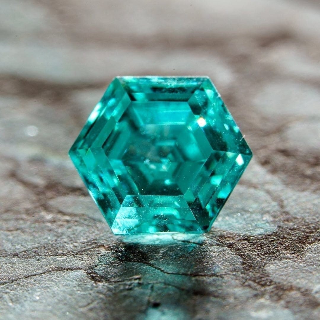 paraiba Vibrant 2.65ct hexagon cut lab-grown tourmaline - stunning 7mm loose gemstone