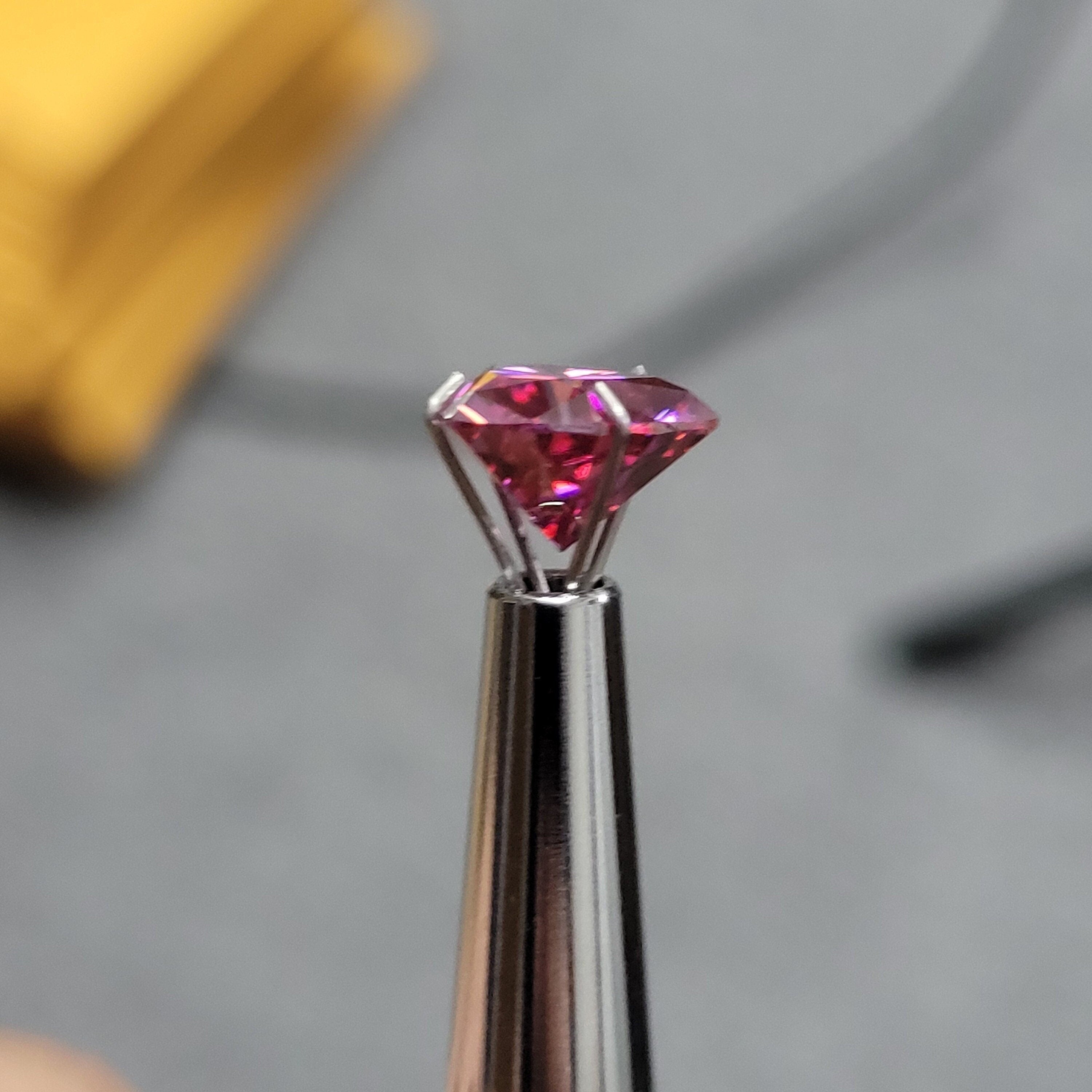 moissanite 8mm 2ct certified vvs1 purplish red trillion cut gra gemstone