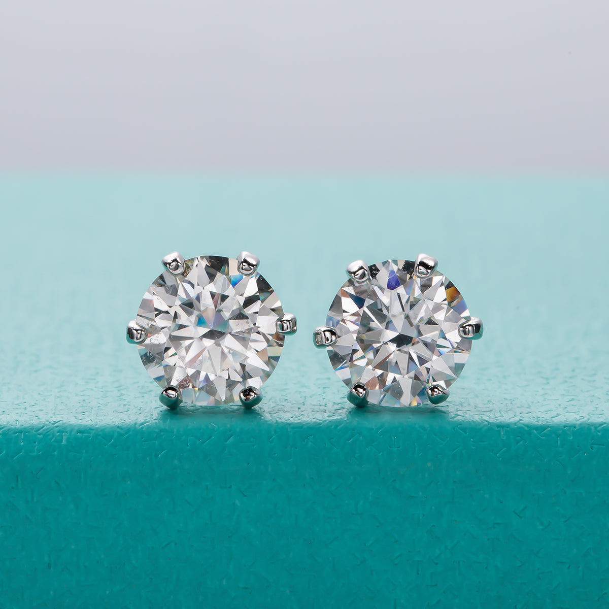 Round Moissanite Diamond Stud Earrings